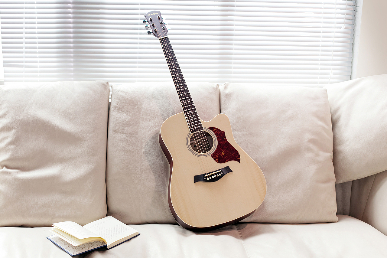 吉他拍摄（图ZMTE2OTcyOTY4） - 产品摄影 - 站酷设计师艾小北原创素材 - 站酷ZCOOL