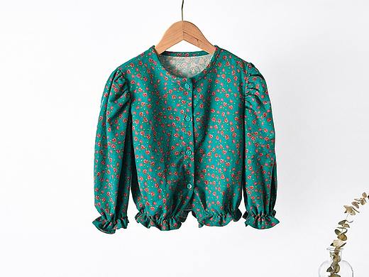 一组童装服饰室内拍摄