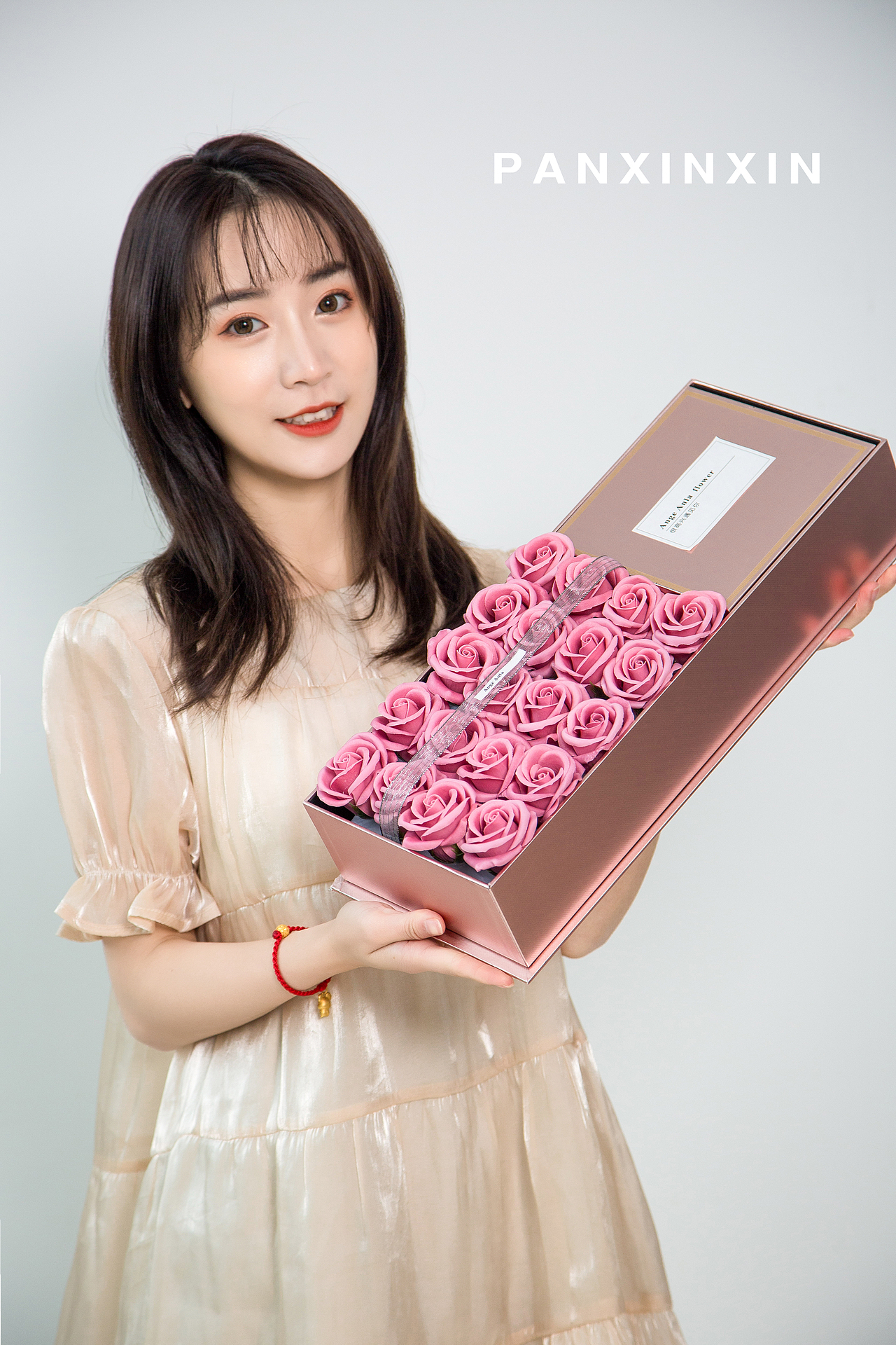 鲜花礼盒拍摄（图ZMjAwNjEzNzM2） - 人像摄影 - 站酷设计师摄影师潘鑫鑫原创素材 - 站酷ZCOOL