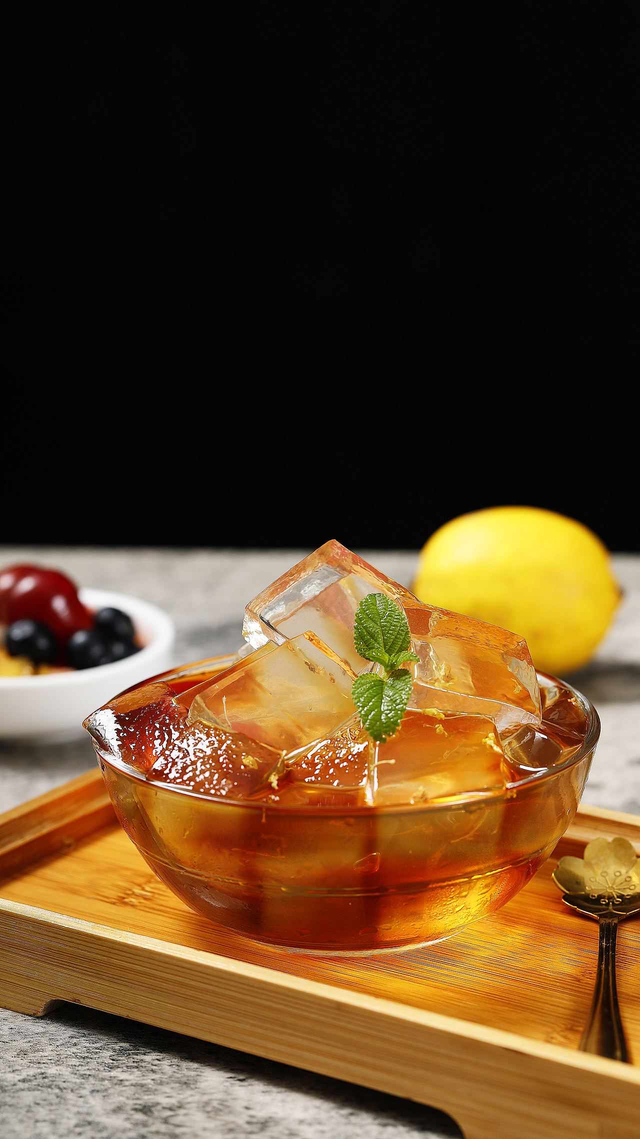 一碗美味的冰粉,加点红糖水味道棒级了