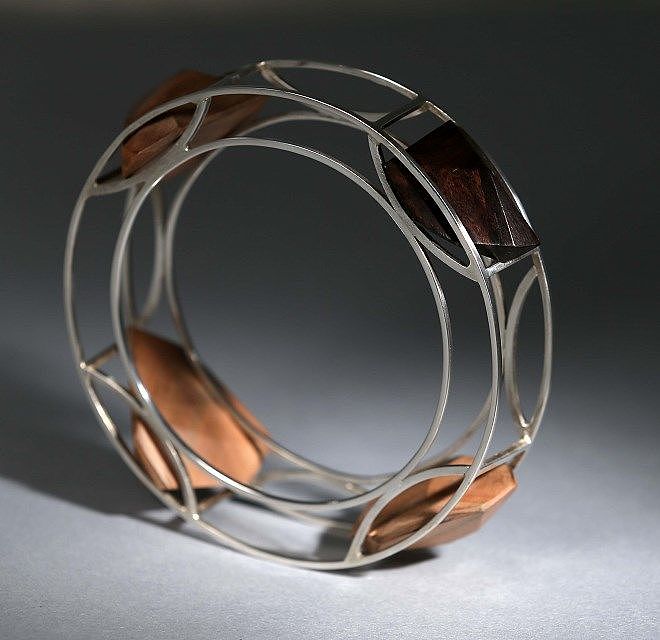 《地心系列》之手镯