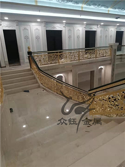 酒店大堂连体旋转楼梯护栏 铝艺雕花楼梯扶手包安装
