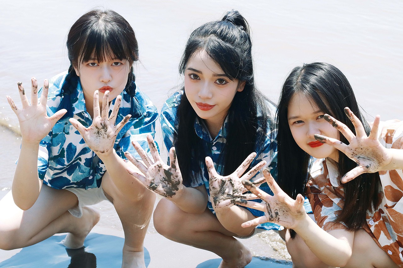 在夏日里撒欢（图ZMjYxNDI1NDA0） - 人像摄影 - 站酷设计师Blonde_原创素材 - 站酷ZCOOL