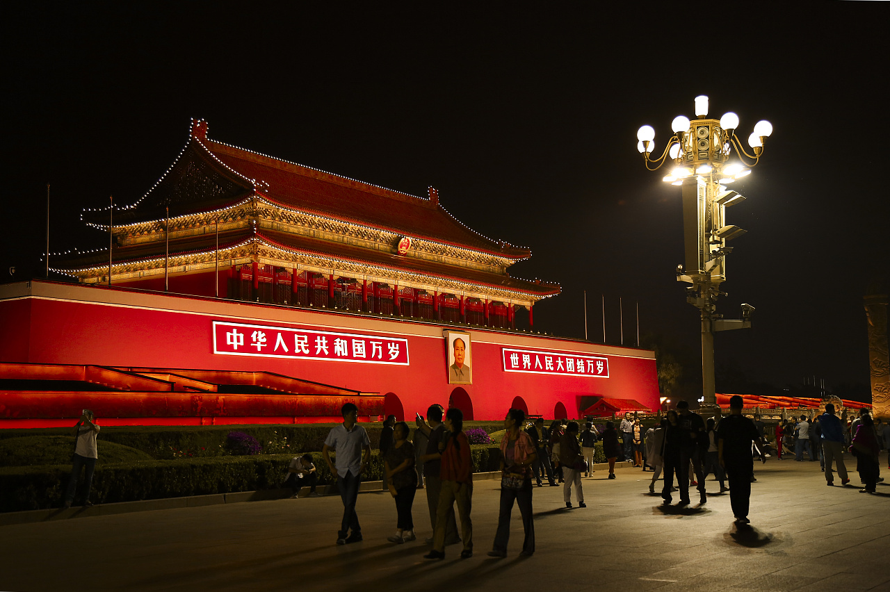 【携程攻略】北京天安门广场景点,这次去了两次，一次是晚上看的夜景，一次是白天。说实话，天安门是多…