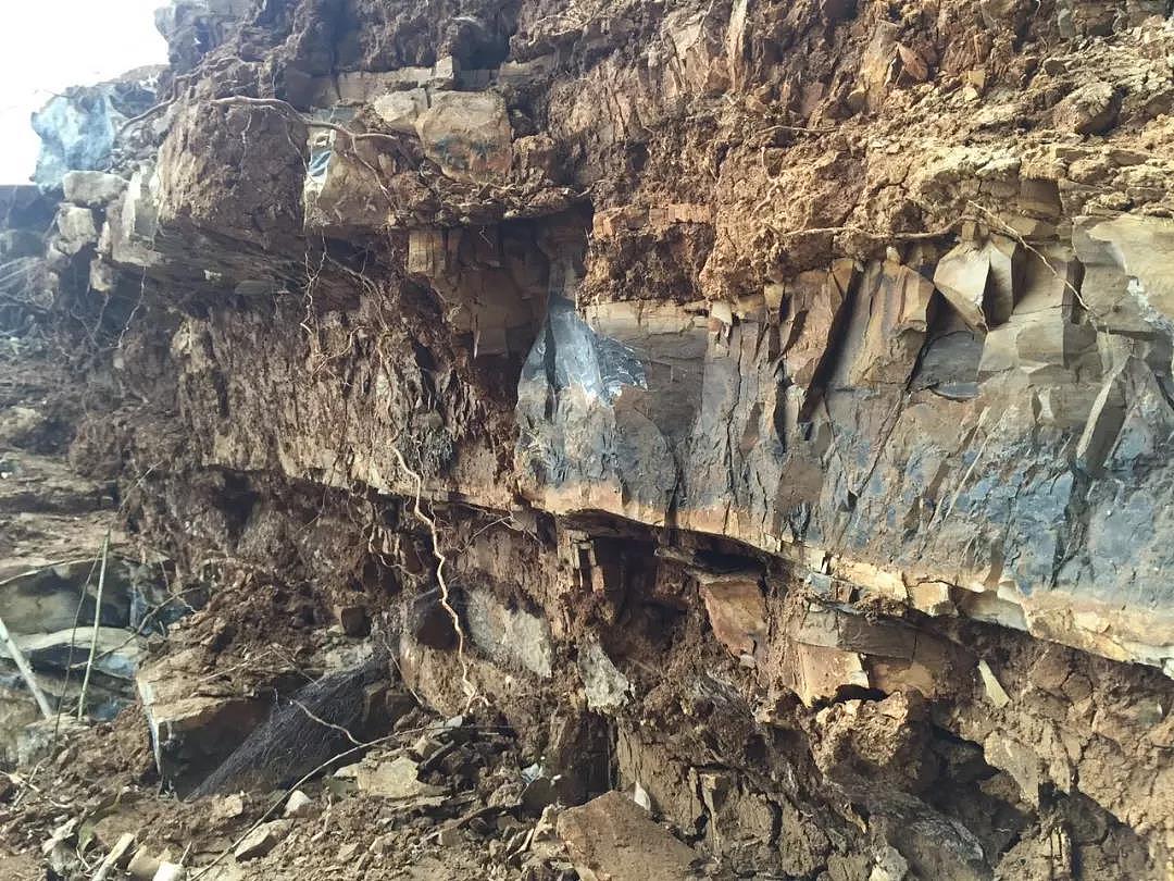 国画石如何形成的 《亿万年矿山风化层地貌 》