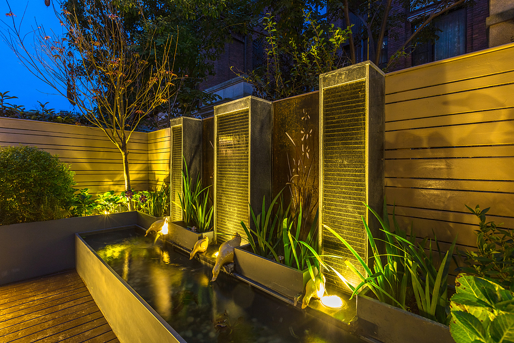 在家具配置上
浅绿花纹系列靠背<br>独特的光泽使家具倍感时尚<br>具有舒适与美观并存的享受