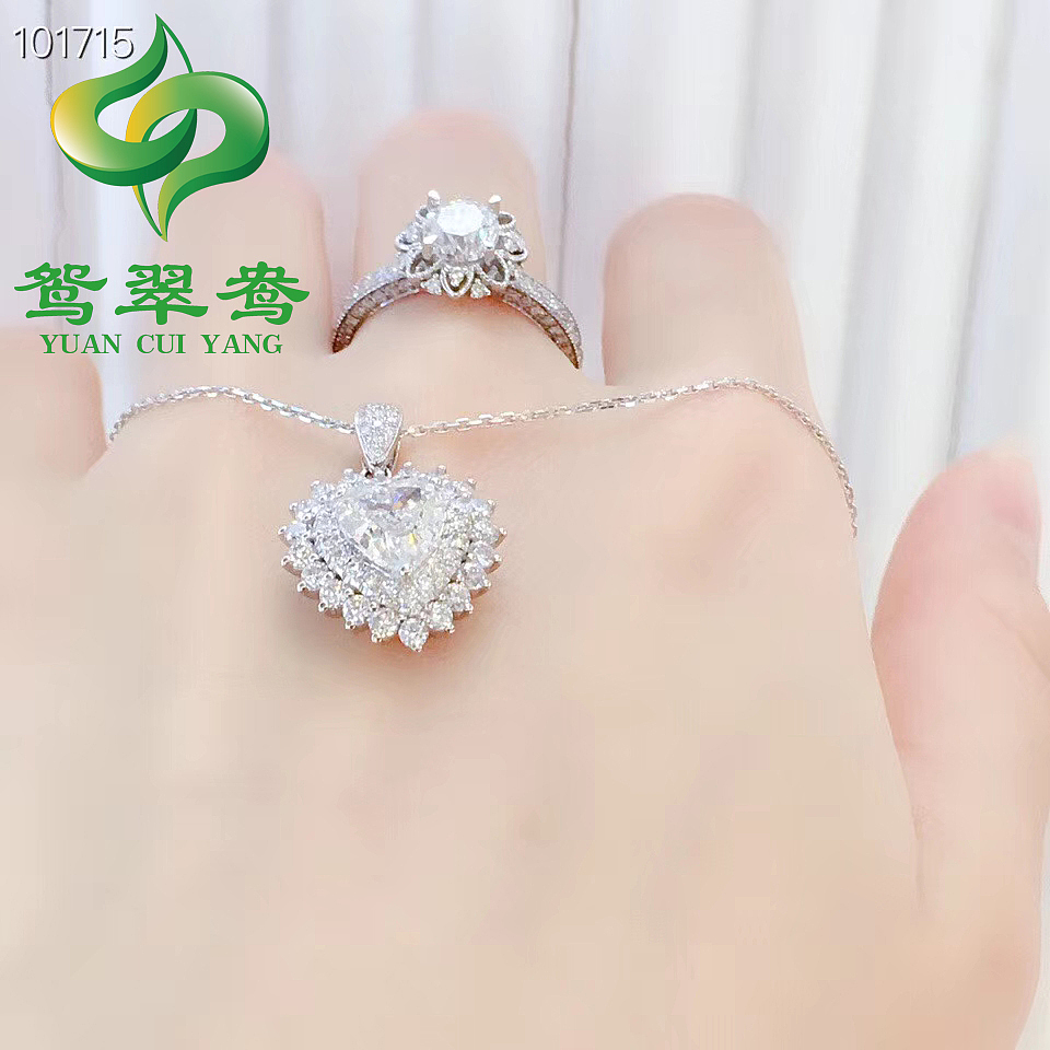 《鸳翠鸯珠宝》比喻成珠宝首饰界的“—【高级成衣】【引领潮流】—