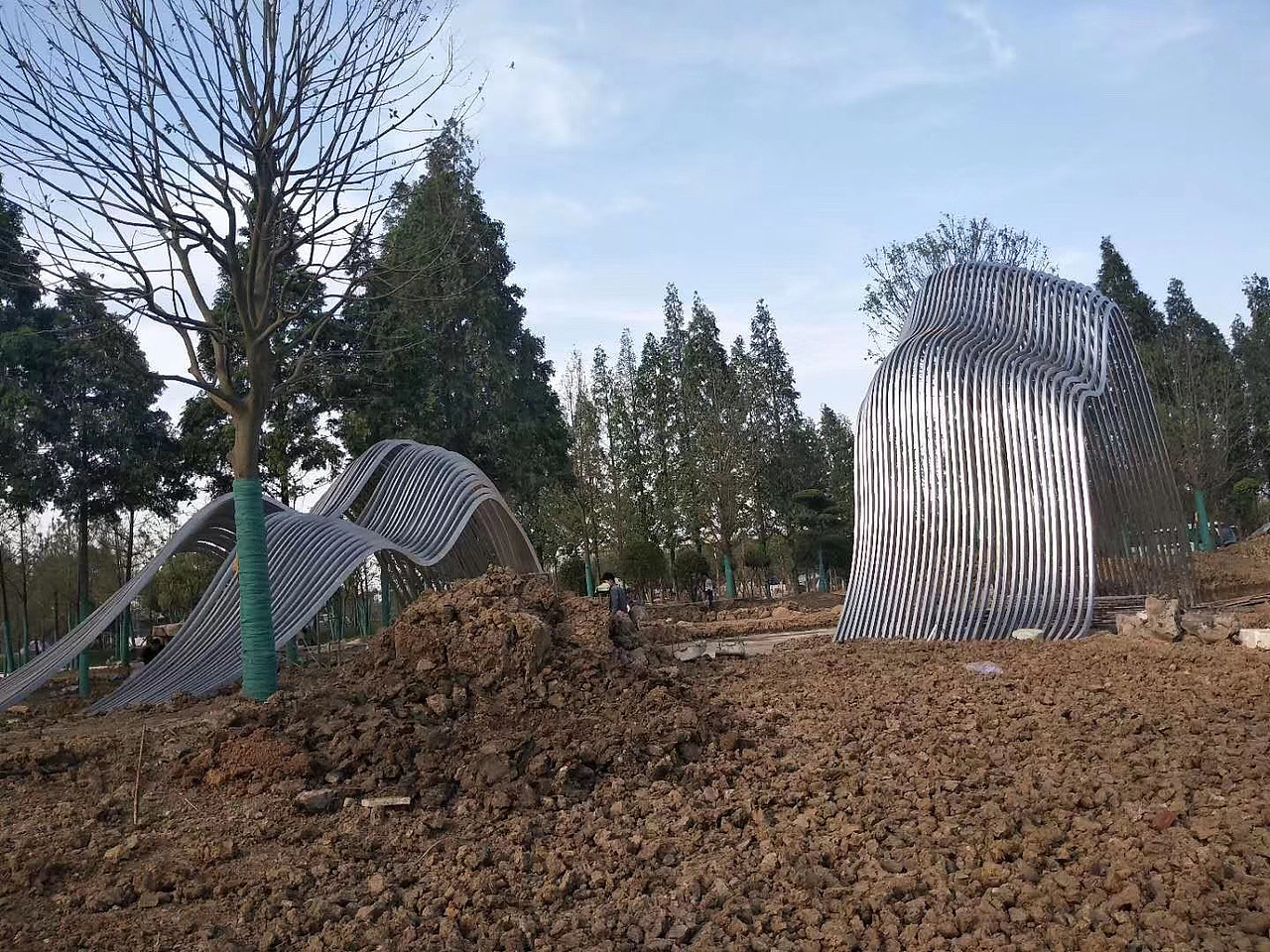 荆门-园博园-不锈钢假山⛰️制作-安装-过程展示（图ZMzQ4Nzc4Nzc2） - 雕塑 - 站酷设计师德森雕塑标识景观原创素材 - 站酷ZCOOL