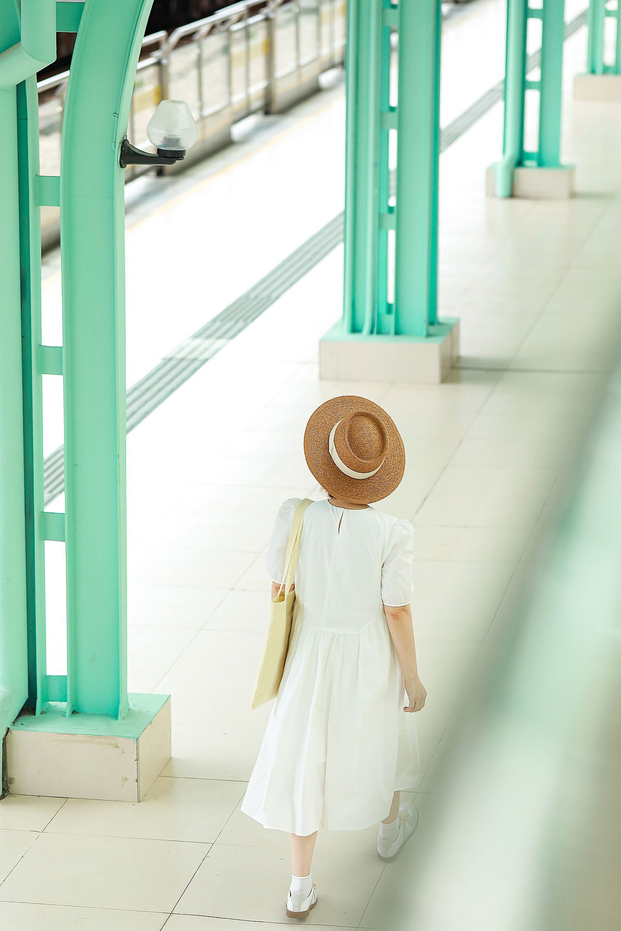 上海之行（图ZMjYzMjk0NTAw） - 人像摄影 - 站酷设计师XIAOYU2022原创素材 - 站酷ZCOOL