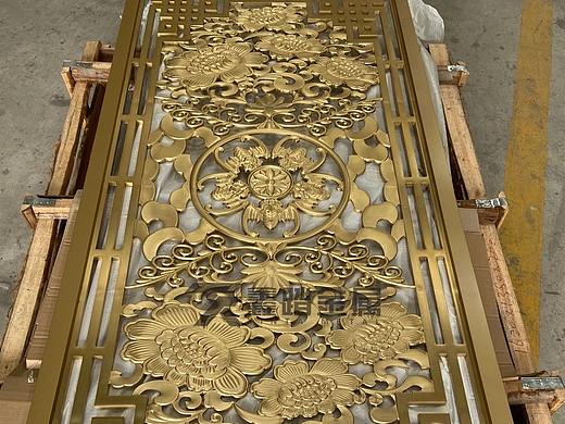 纯铜浮雕屏风、双面精雕3D花格体现典雅的品质高贵象征