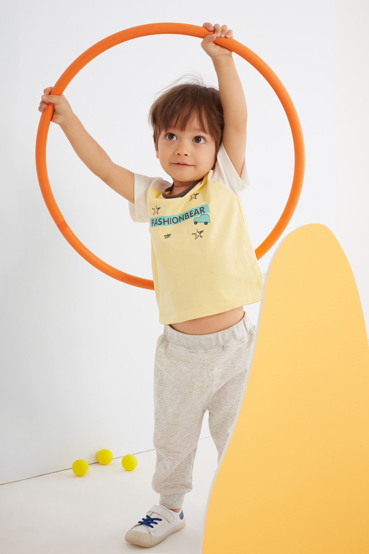 時尚小熊童裝拍攝（圖ZMzMyOTUwMzE2） - 時尚/藝術攝影 - 站酷設計師廣州騰瑜廣告攝影原創(chuàng)素材 - 站酷ZCOOL