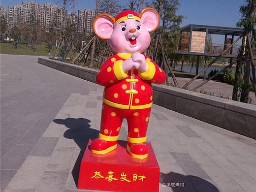 玻璃钢吉祥物鼠雕塑新年气息