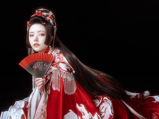 千秋无绝色,悦目是佳人