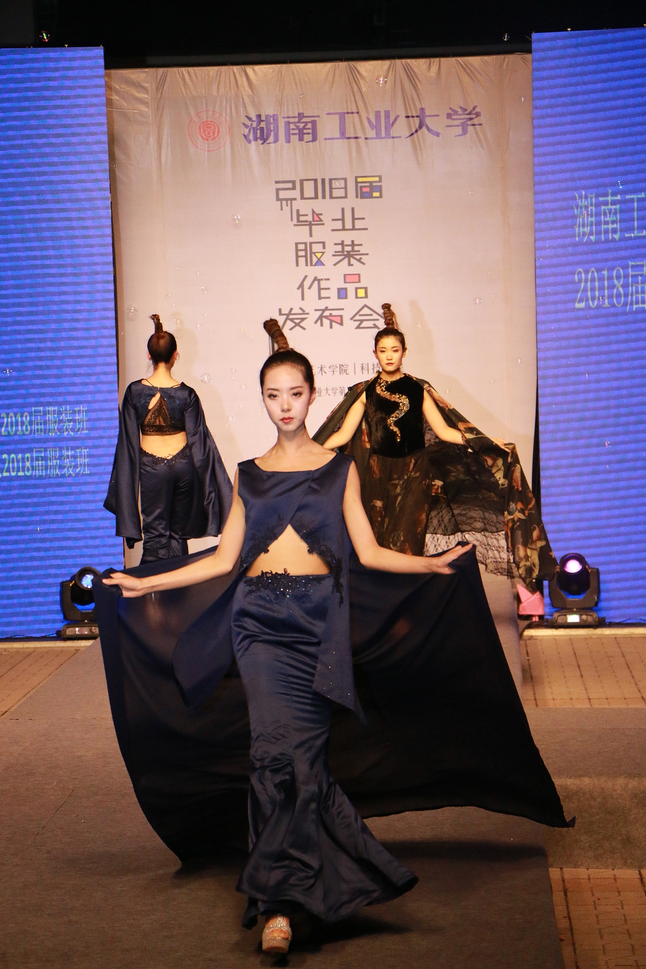 #2018毕业展#湖南工业大学2018届毕业服装作品发布会（图ZMTE4MzA4ODY4） - 人文/纪实摄影 - 站酷设计师梁小样原创素材 - 站酷ZCOOL