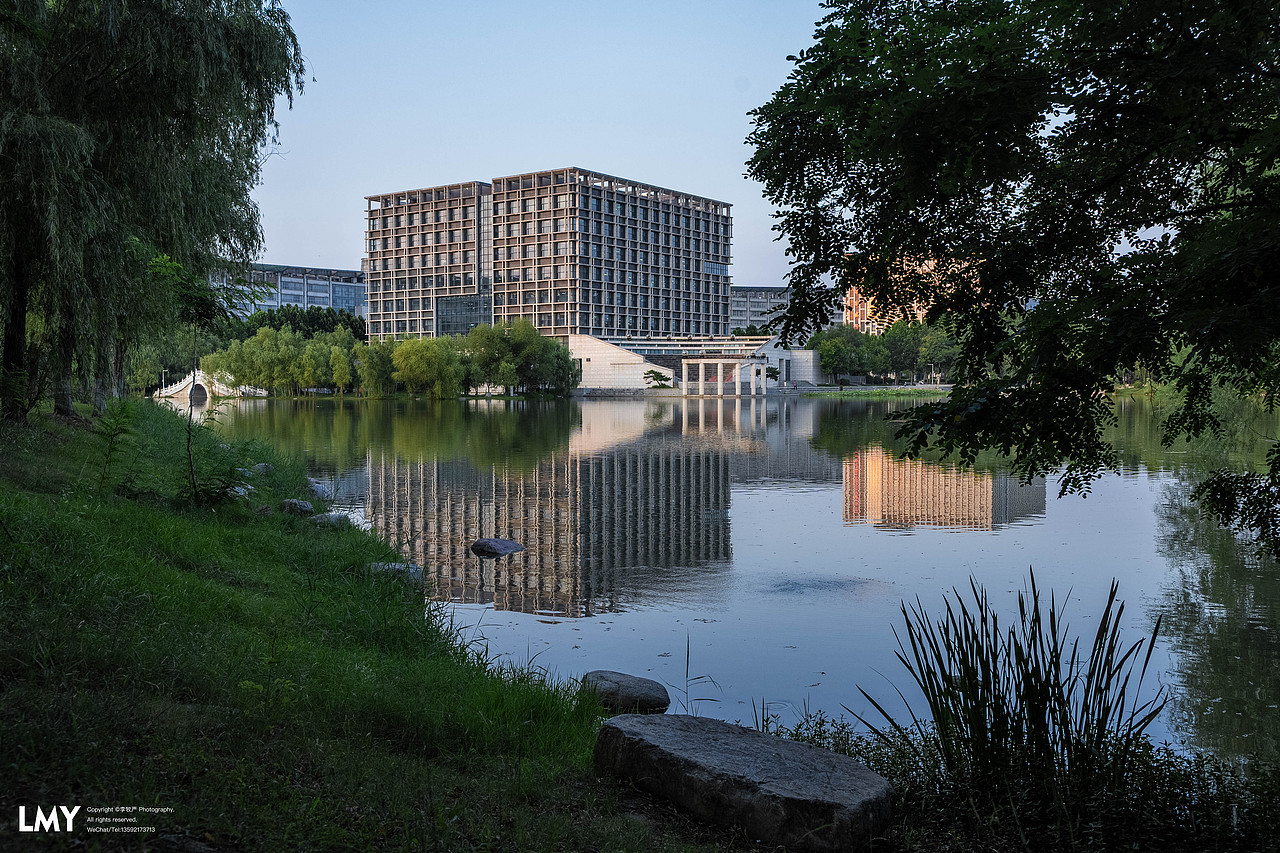 建筑景观摄影-河南中医药大学图书馆