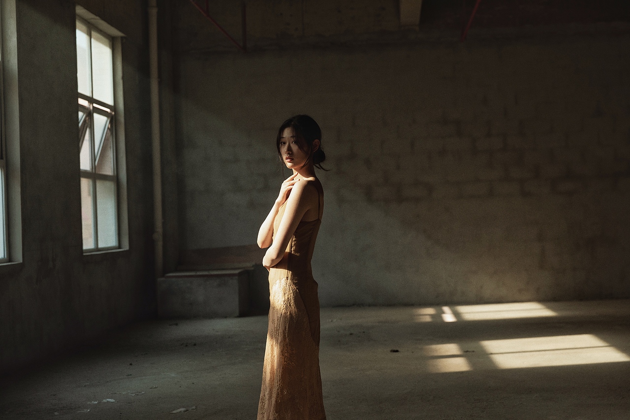 藏在暗处的光（图ZMzE1MjMyMjEy） - 人像摄影 - 站酷设计师茶底zzz原创素材 - 站酷ZCOOL