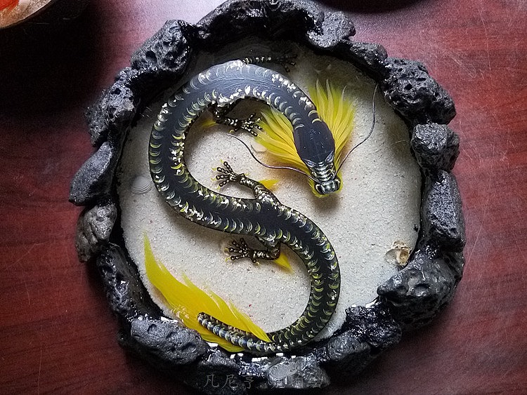 凡尼亨琥珀绘金斑黑龙