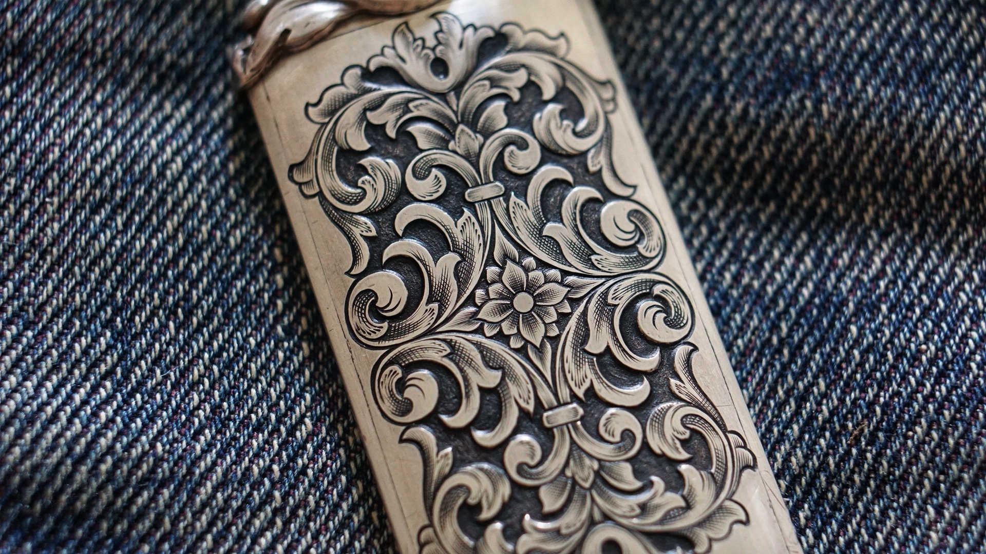 【森罗渡鸦微雕唐草纹吊牌】