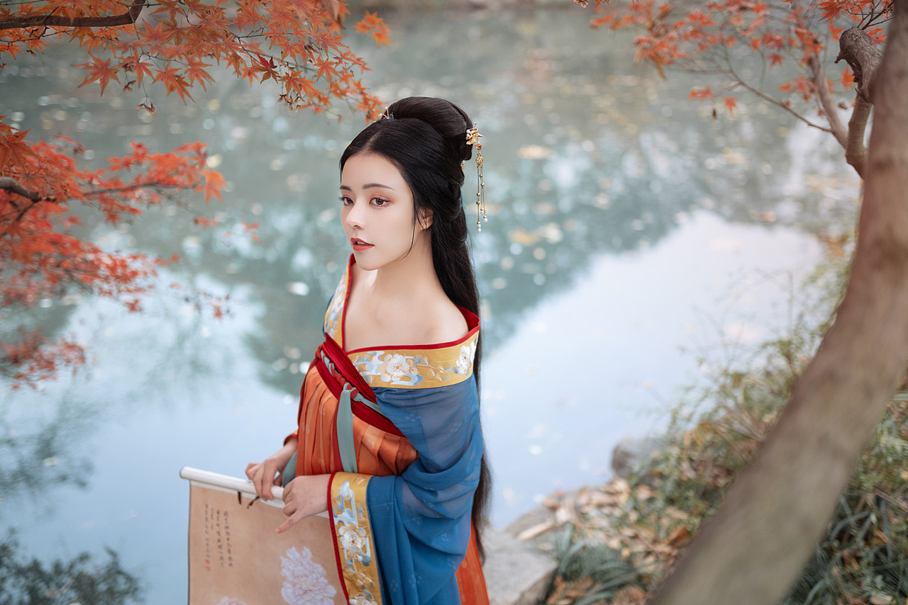 【汉服摄影】深意总迟解,将爱却晚秋