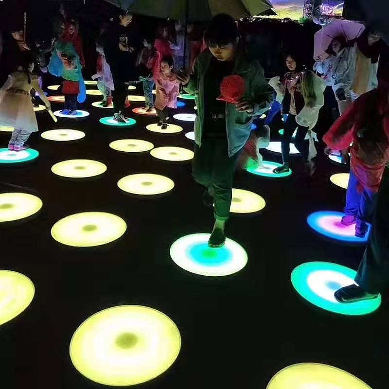 彩色发光道具地板砖互动神器