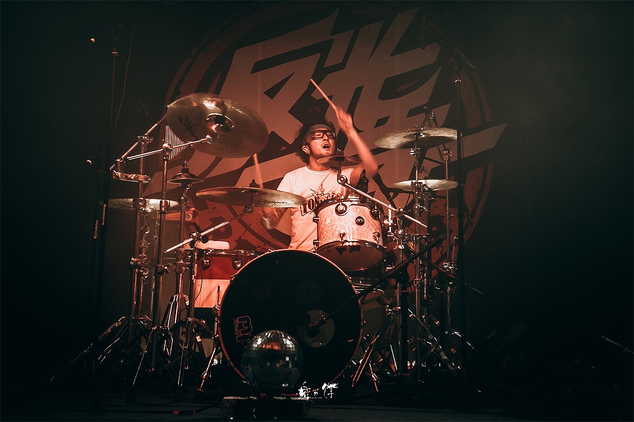 反光镜乐队新专辑《因为所以》全国巡演!深圳站