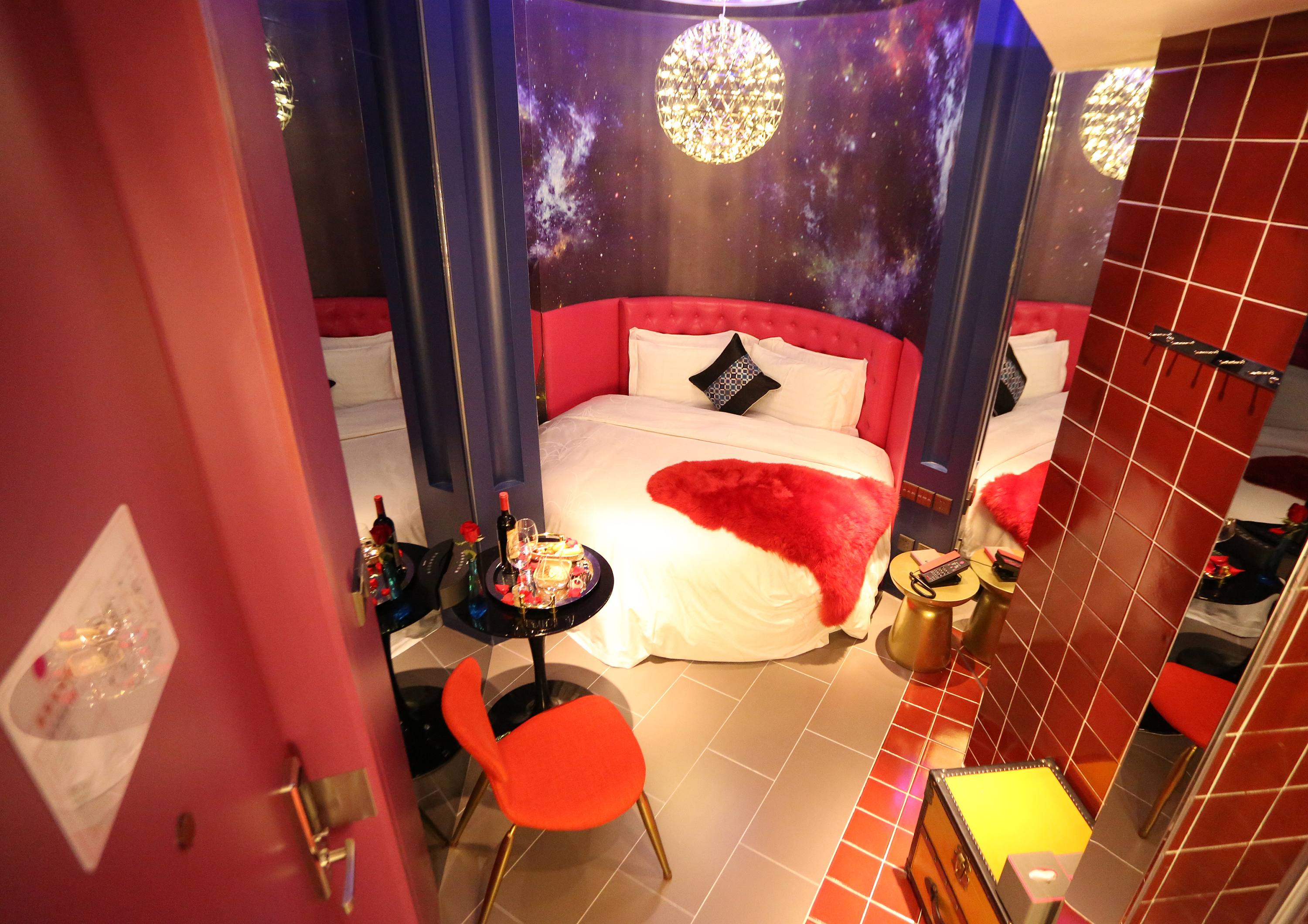 r-kiss情侣主题酒店—让爱与众不同(参与品牌定位及vi系统建设)