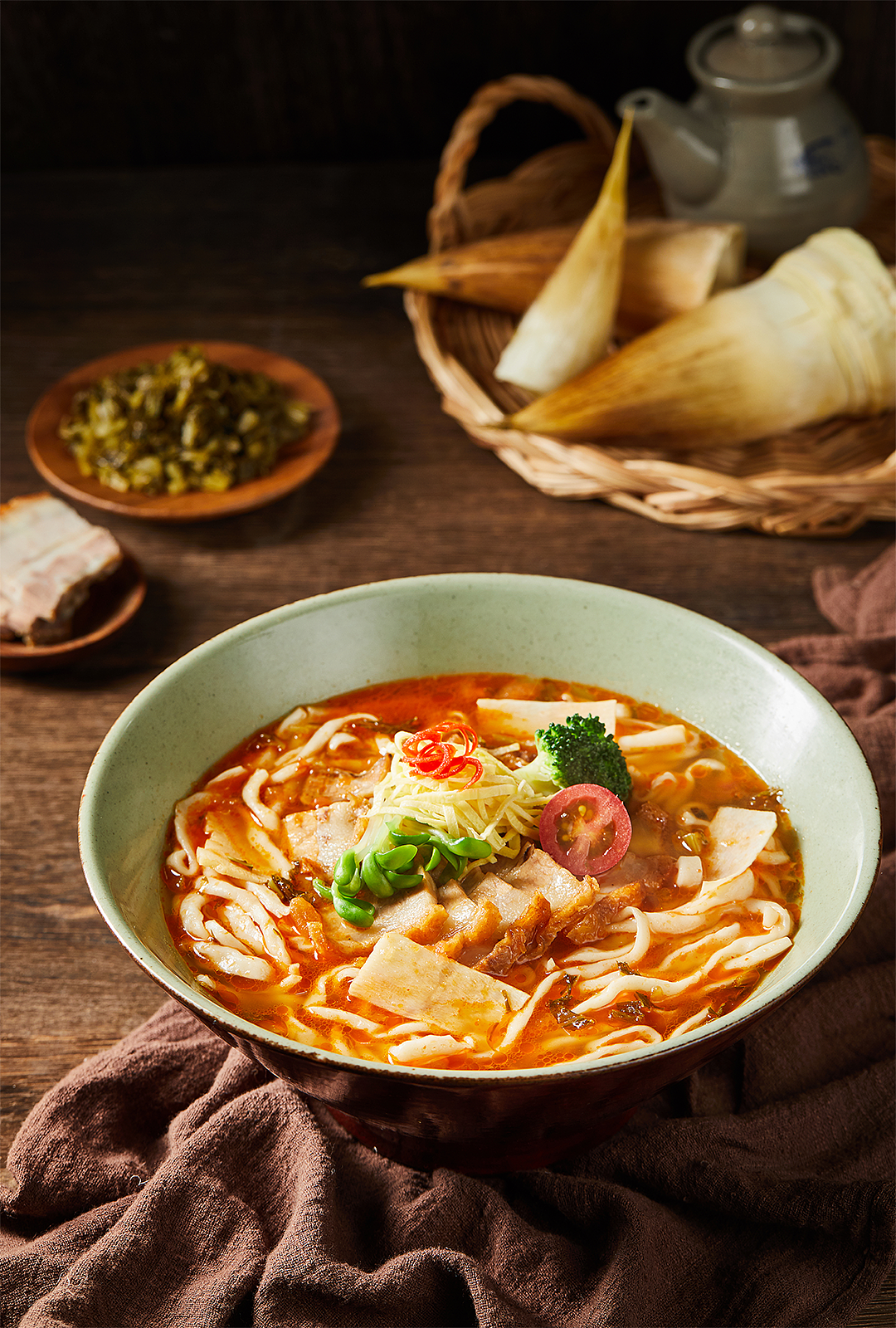 陳八两之黄金脆皮五花肉面