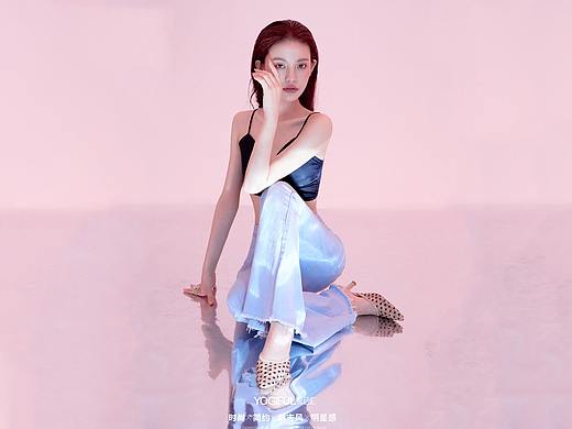 己系列——《镜面空间》