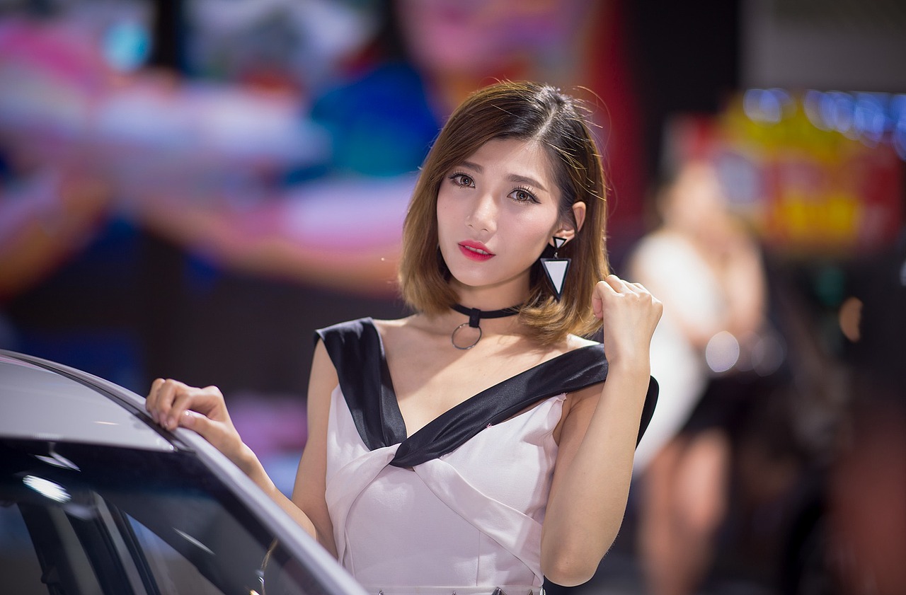 难得拍一次车展的美女们