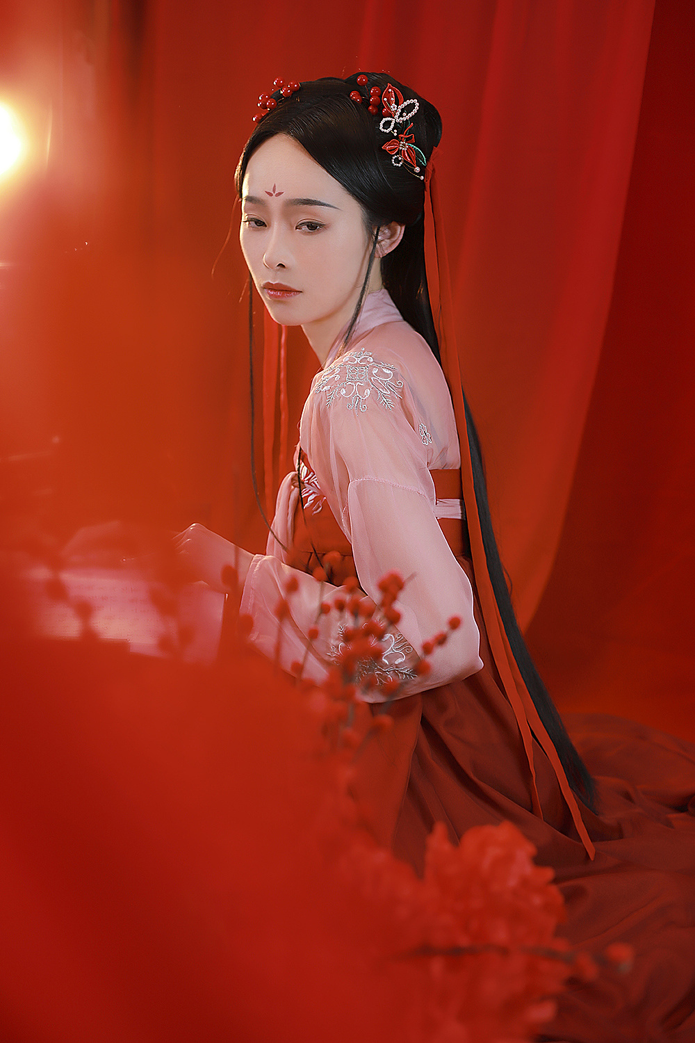 客片| 红色唐风汉服写真