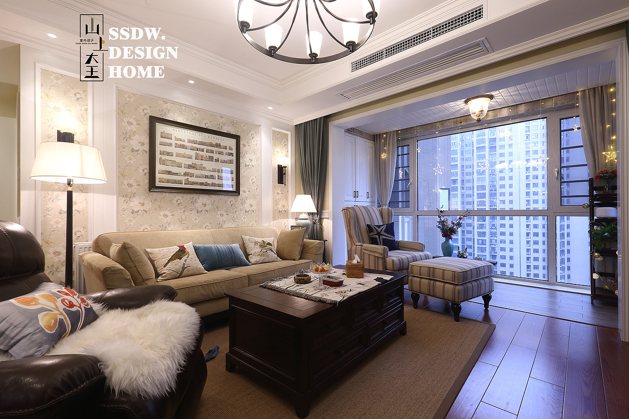 客厅部分 美式墙纸和挂画