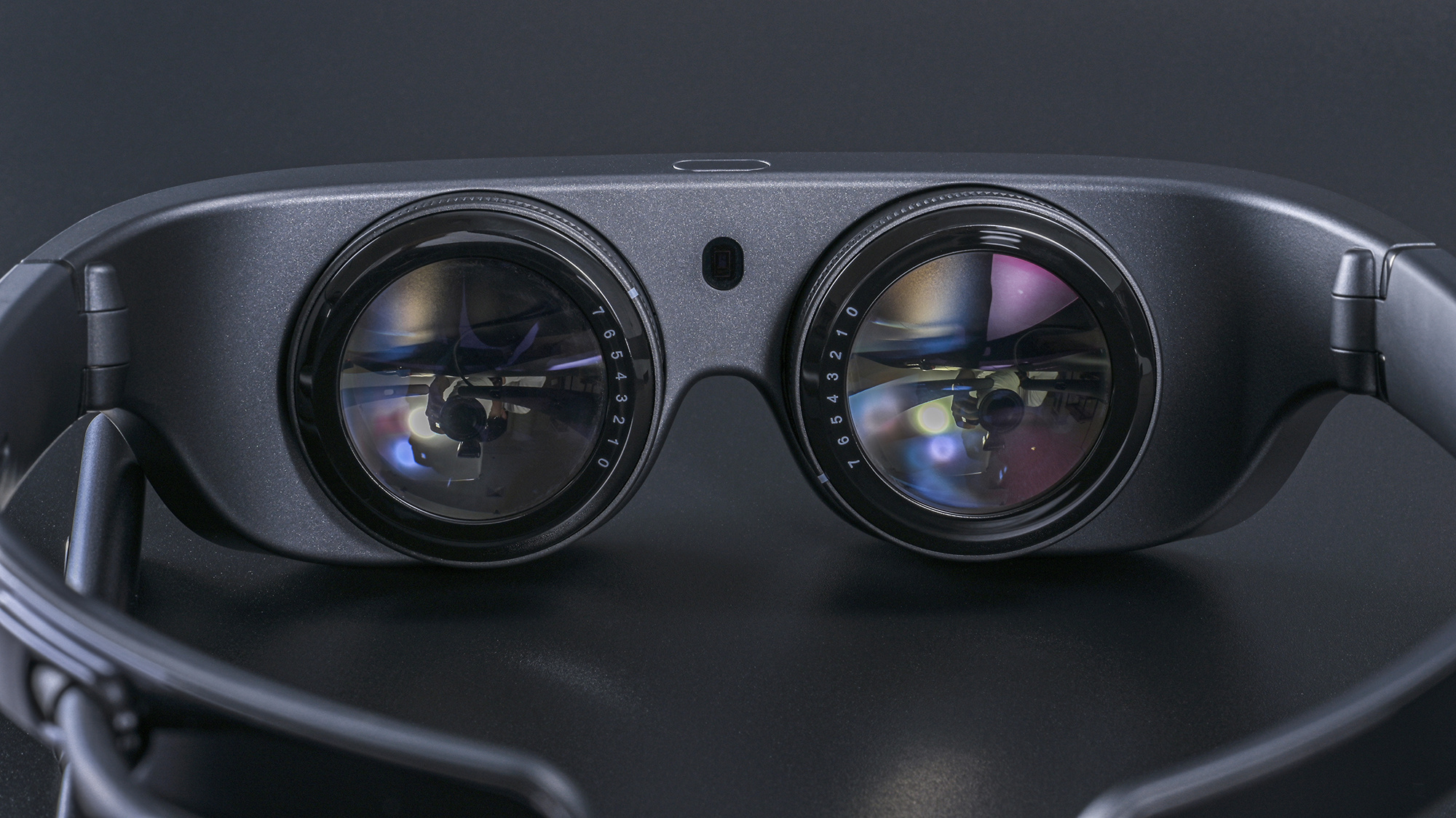 华为首款轻薄VR眼镜体验：可连接手机和电脑，近视可调节_Glass