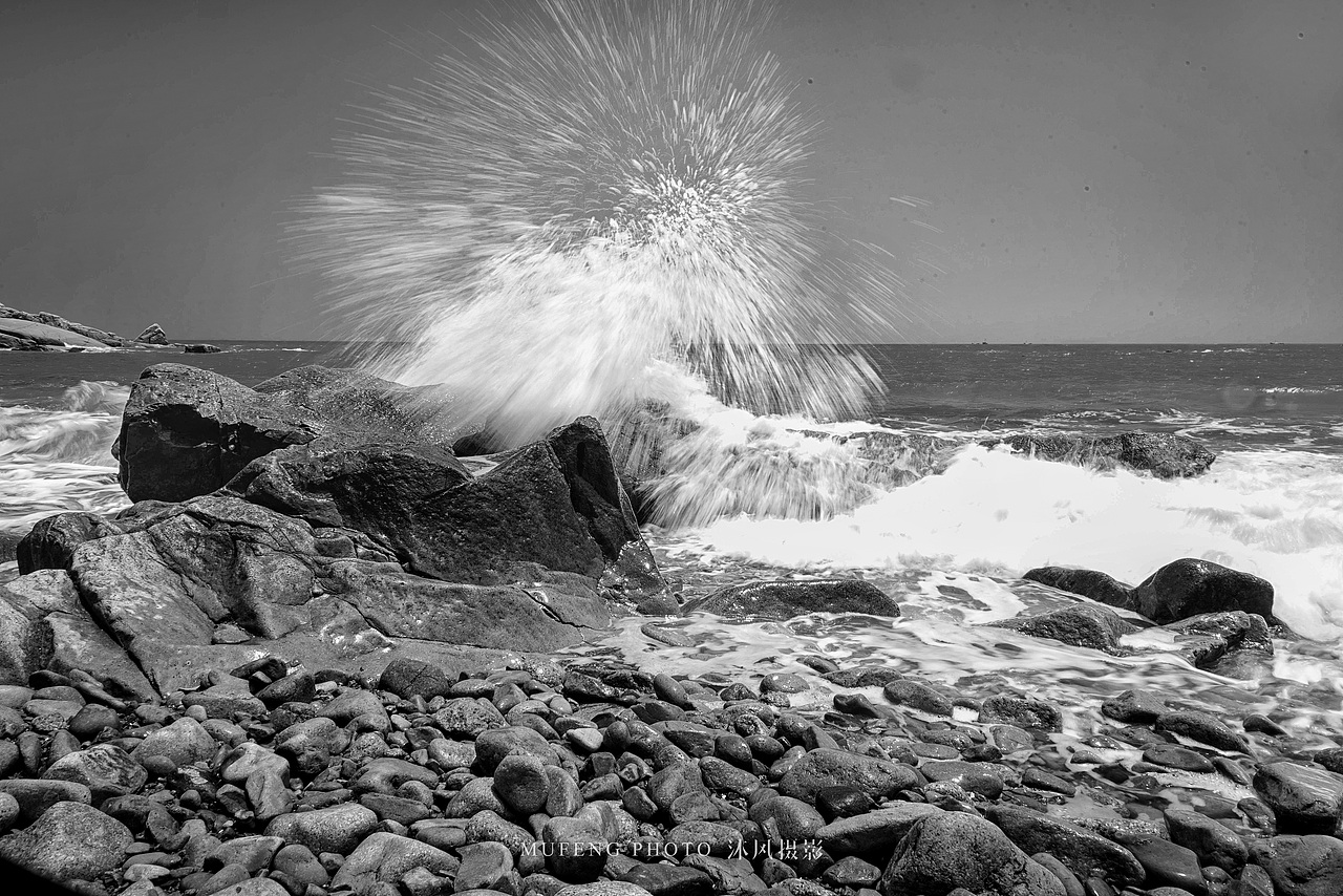黑白浪花摄影之惊涛拍岸