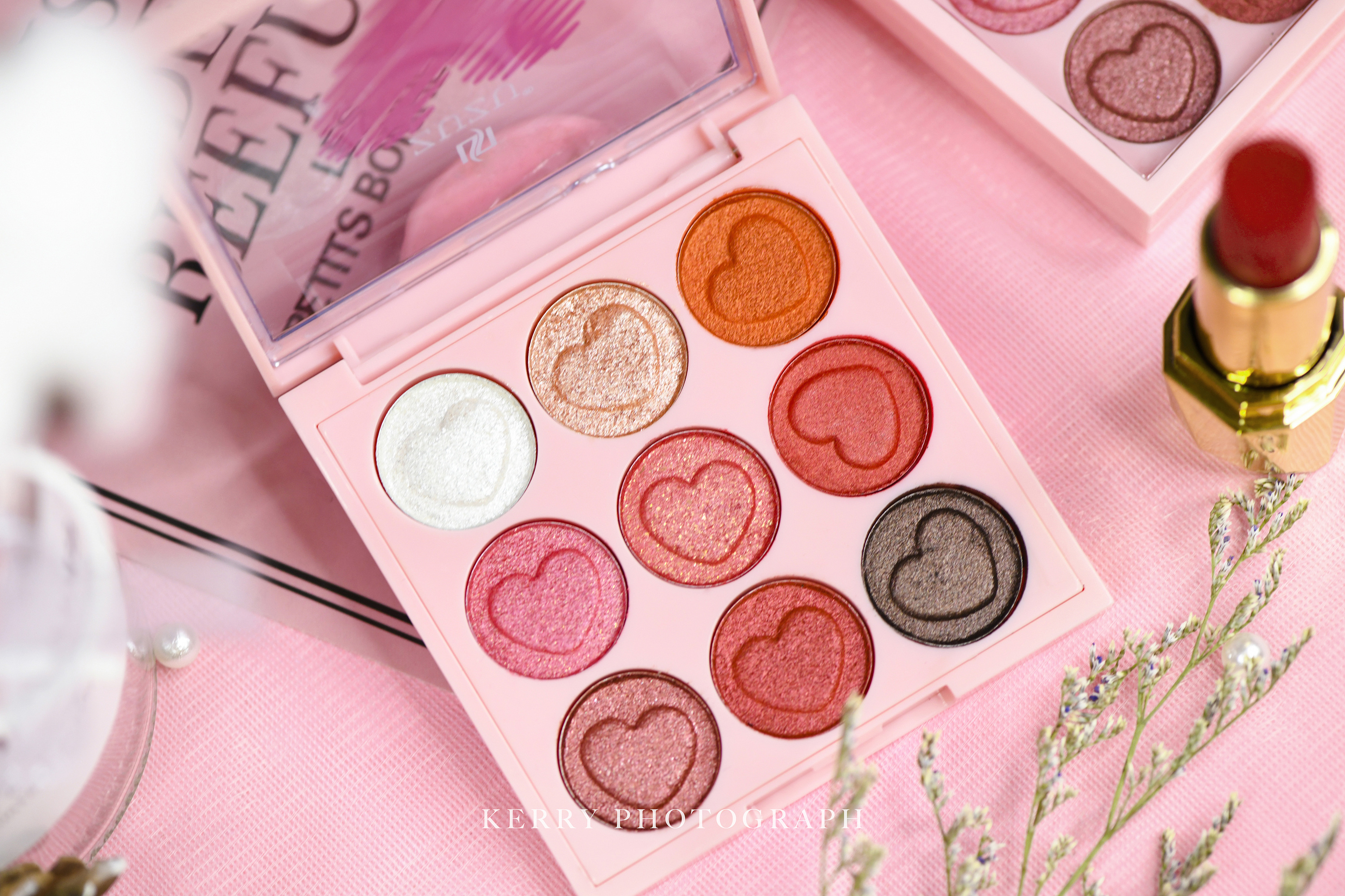 彩妆产品-九宫格湿粉眼影