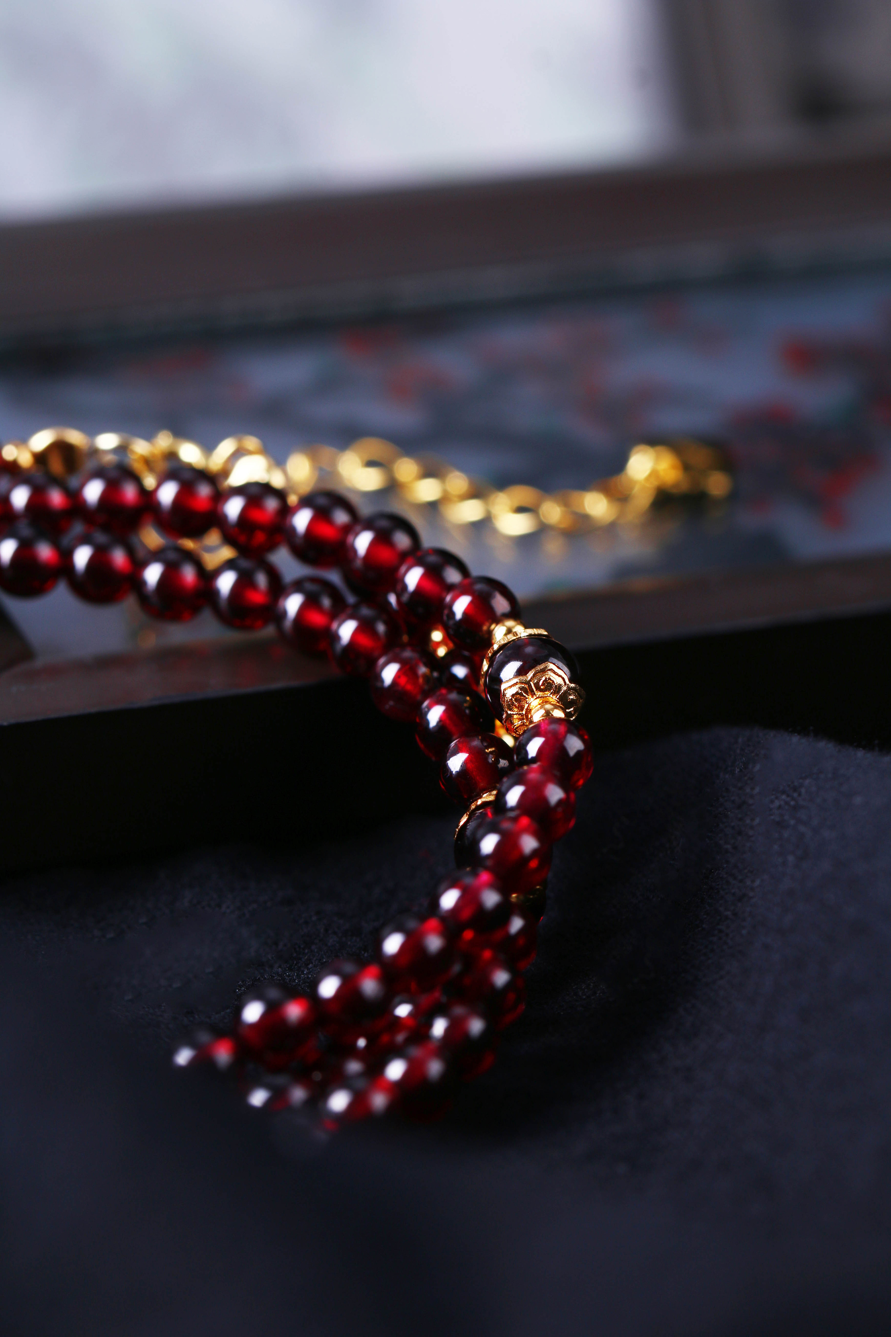 石榴红手串拍摄