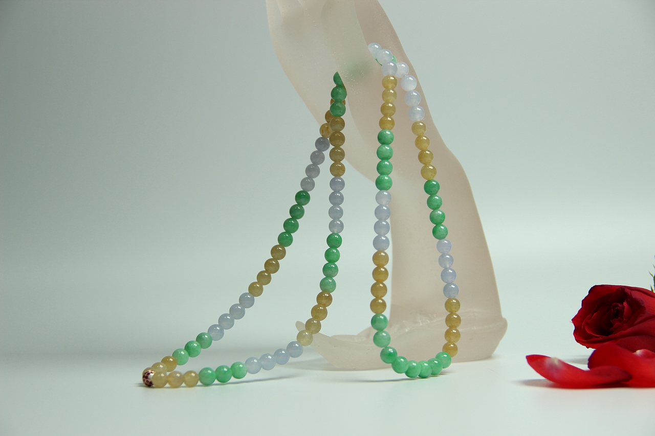 奇玉记【旅行的意义】 -沧海一粟-翡翠珠链项链珠宝静物拍摄添加表情