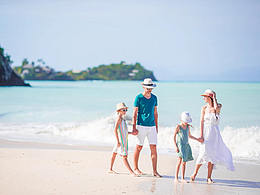 地產(chǎn)海邊攝影大賽系列海報