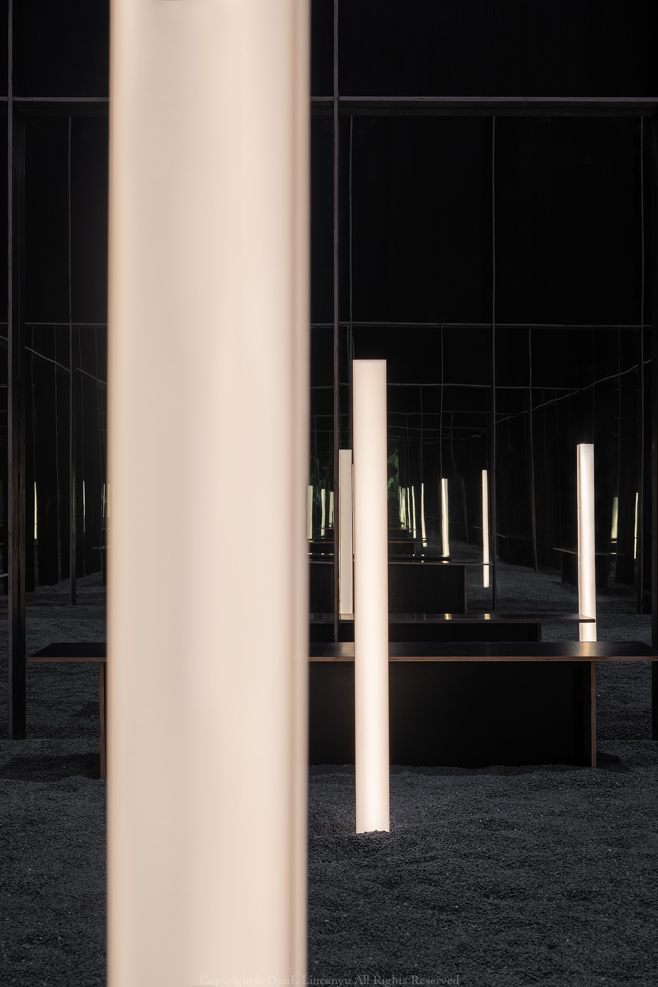 存在与虚无的邂逅 镜之教堂