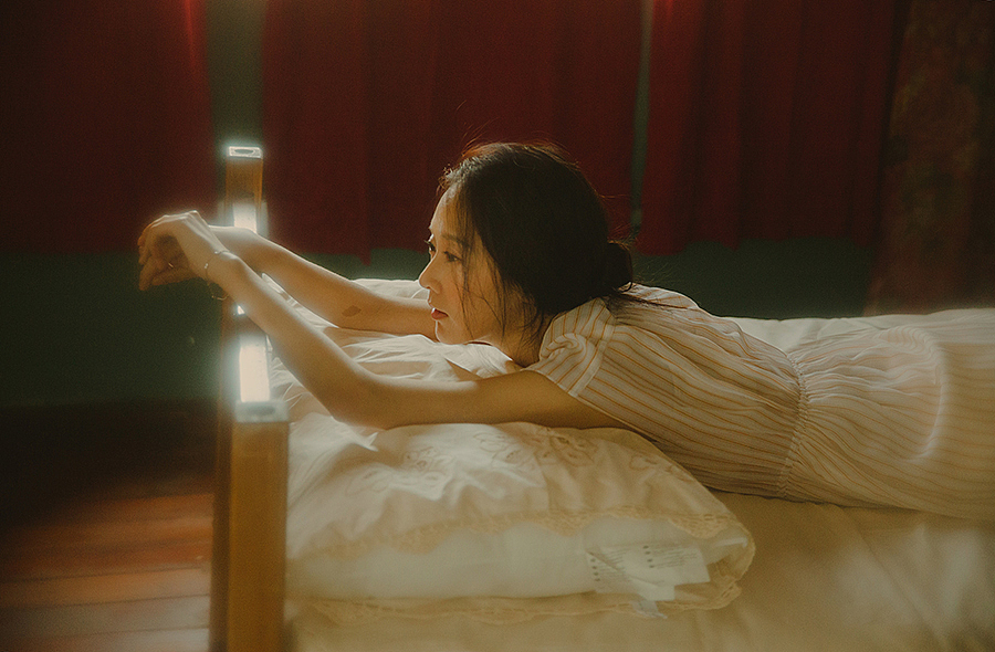 她（图ZNTExODg5NzI=） - 人像摄影 - 站酷设计师姬卡原创素材 - 站酷ZCOOL