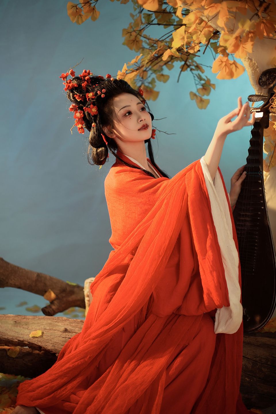 白墙银杏（图ZMzI1NTQzOTM2） - 人像摄影 - 站酷设计师摄影师王野原创素材 - 站酷ZCOOL