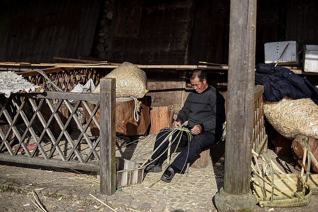 坚守古宅的老人