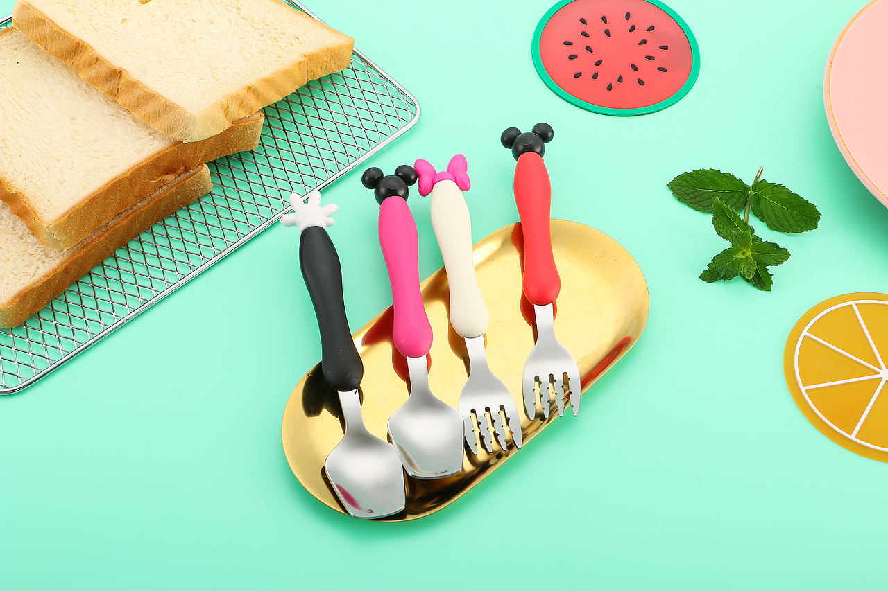 儿童不锈钢餐具拍摄 产品拍摄（图ZMTY0ODc3MTE2） - 产品摄影 - 站酷设计师云摄STUDIO原创素材 - 站酷ZCOOL