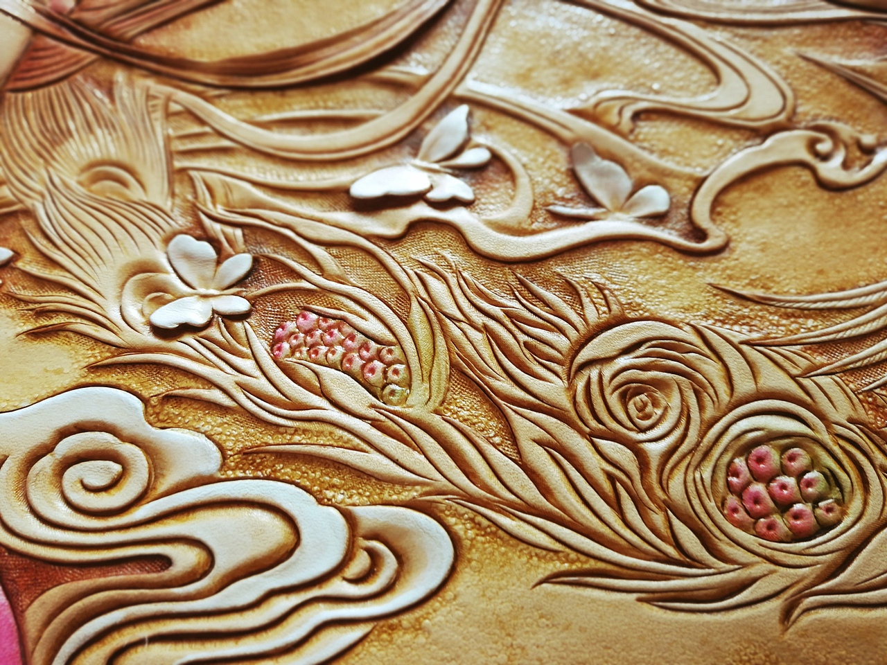 原创皮艺《指尖灵犀 触动世界》