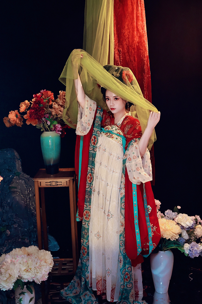 📷｜“云想衣裳花想容，春风拂槛露华浓”（图ZMzU1MTcyMDUy） - 人像摄影 - 站酷设计师西瓜不要加啵啵原创素材 - 站酷ZCOOL