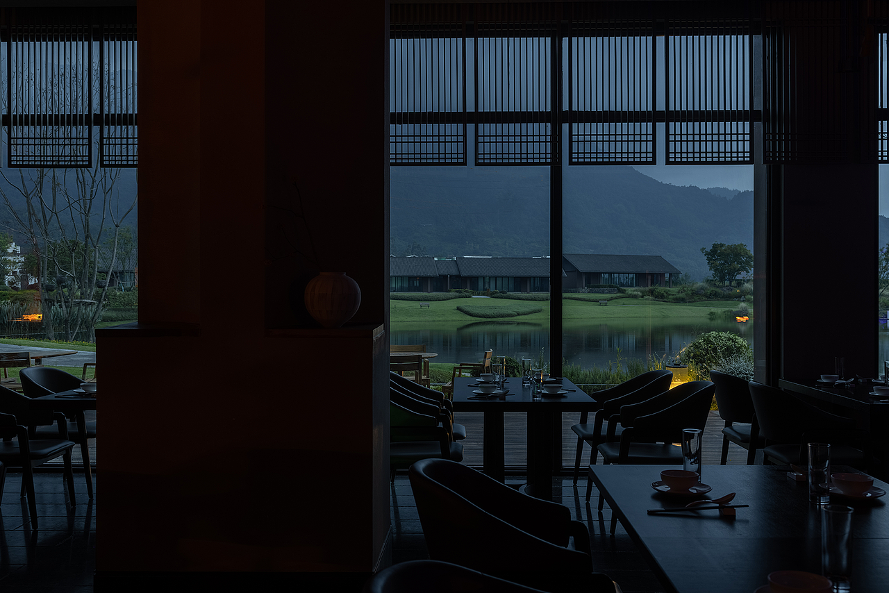 之境内建筑 | 1600㎡峨眉山高桥里湖畔餐饮空间