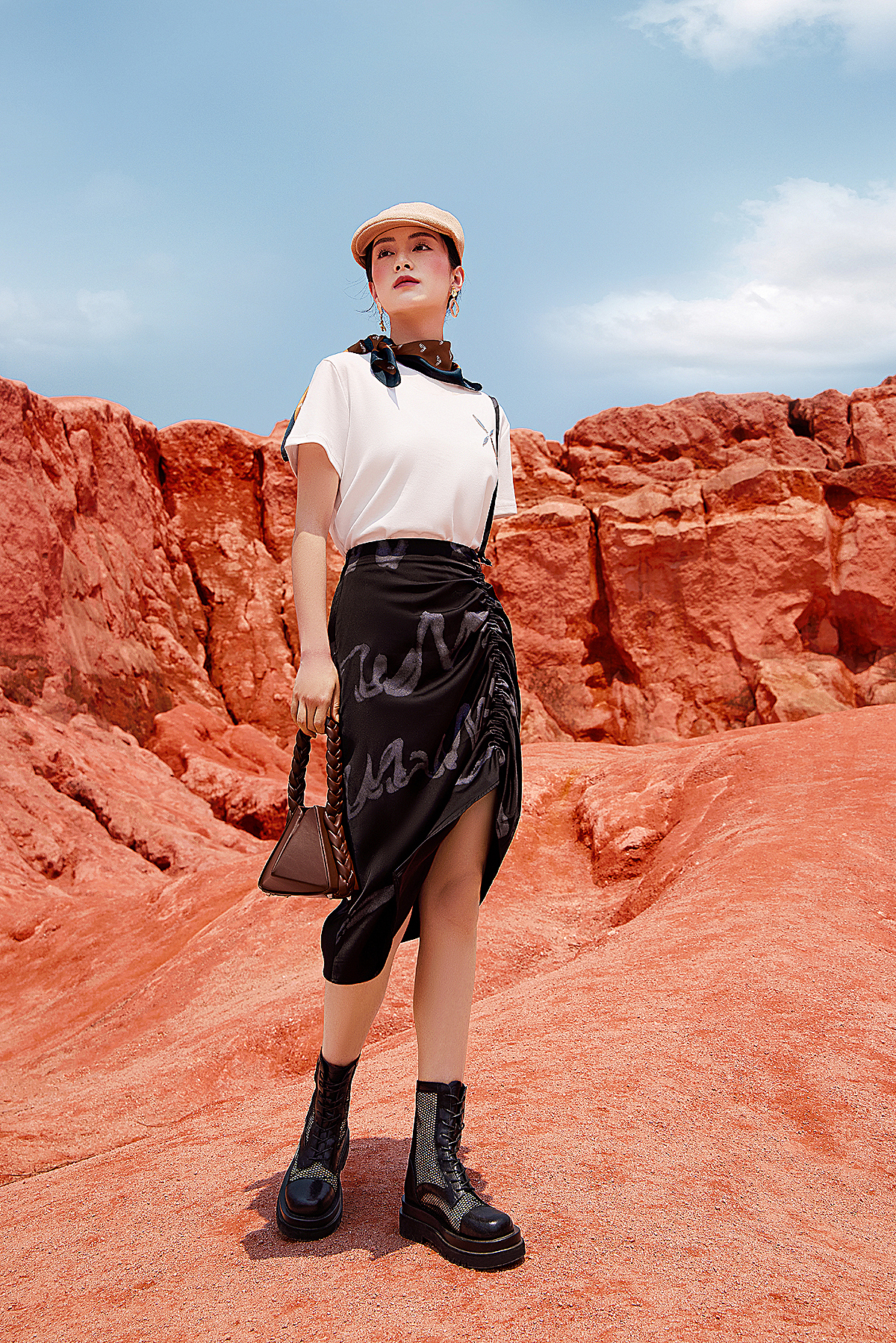 服装x女装外景摄影（图ZMzAxOTI3NzIw） - 人像摄影 - 站酷设计师万雾视觉摄影策划原创素材 - 站酷ZCOOL