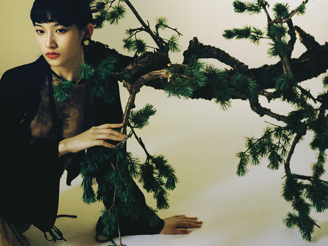 起舞弄清影,何似在人间。