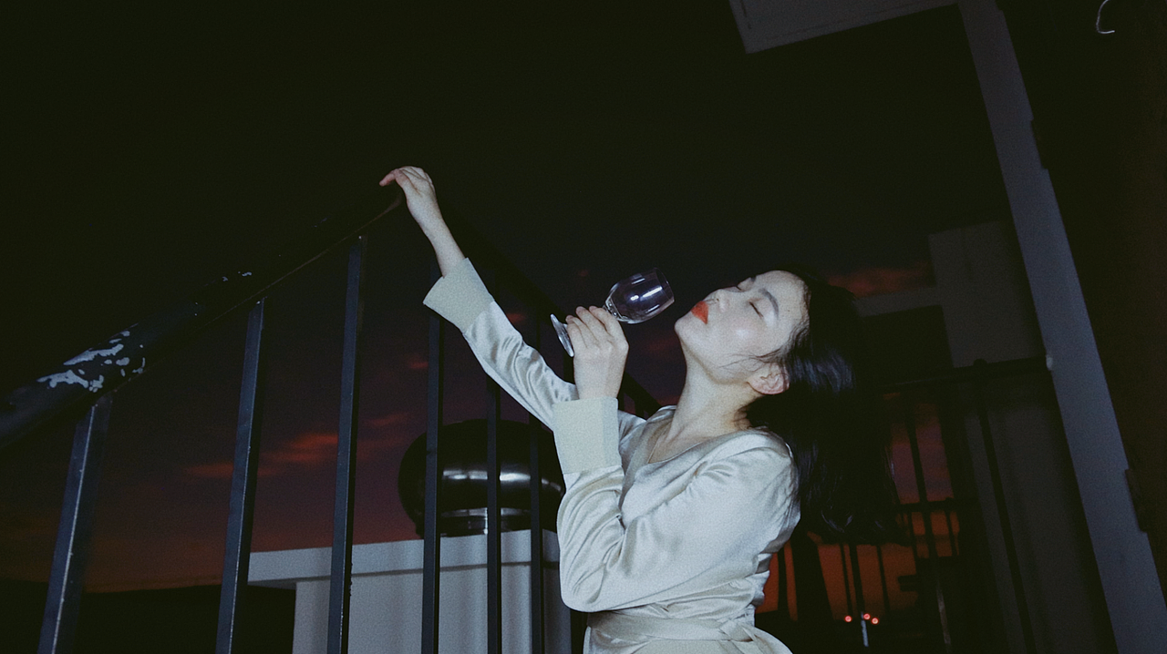 天台上的氛围感照片太绝了（图ZMzQwNDgzOTc2） - 品牌 - 站酷设计师小淋霖原创素材 - 站酷ZCOOL