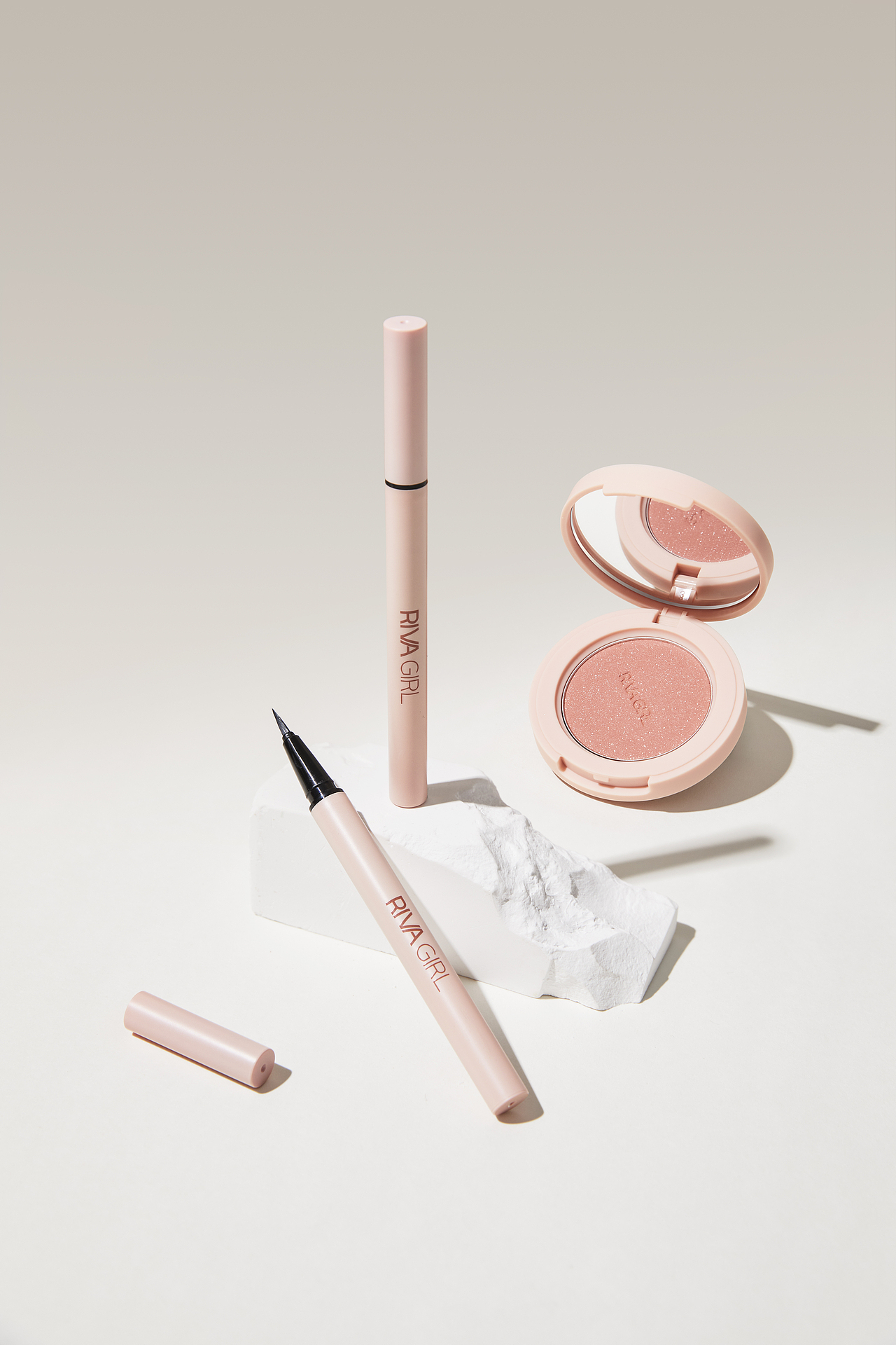 静物摄影 ｜ 彩妆品牌RIVA GIRL眼线液笔静物KV（图ZMzE0NTQ0NDA0） - 产品摄影 - 站酷设计师摄影师Esokkk原创素材 - 站酷ZCOOL