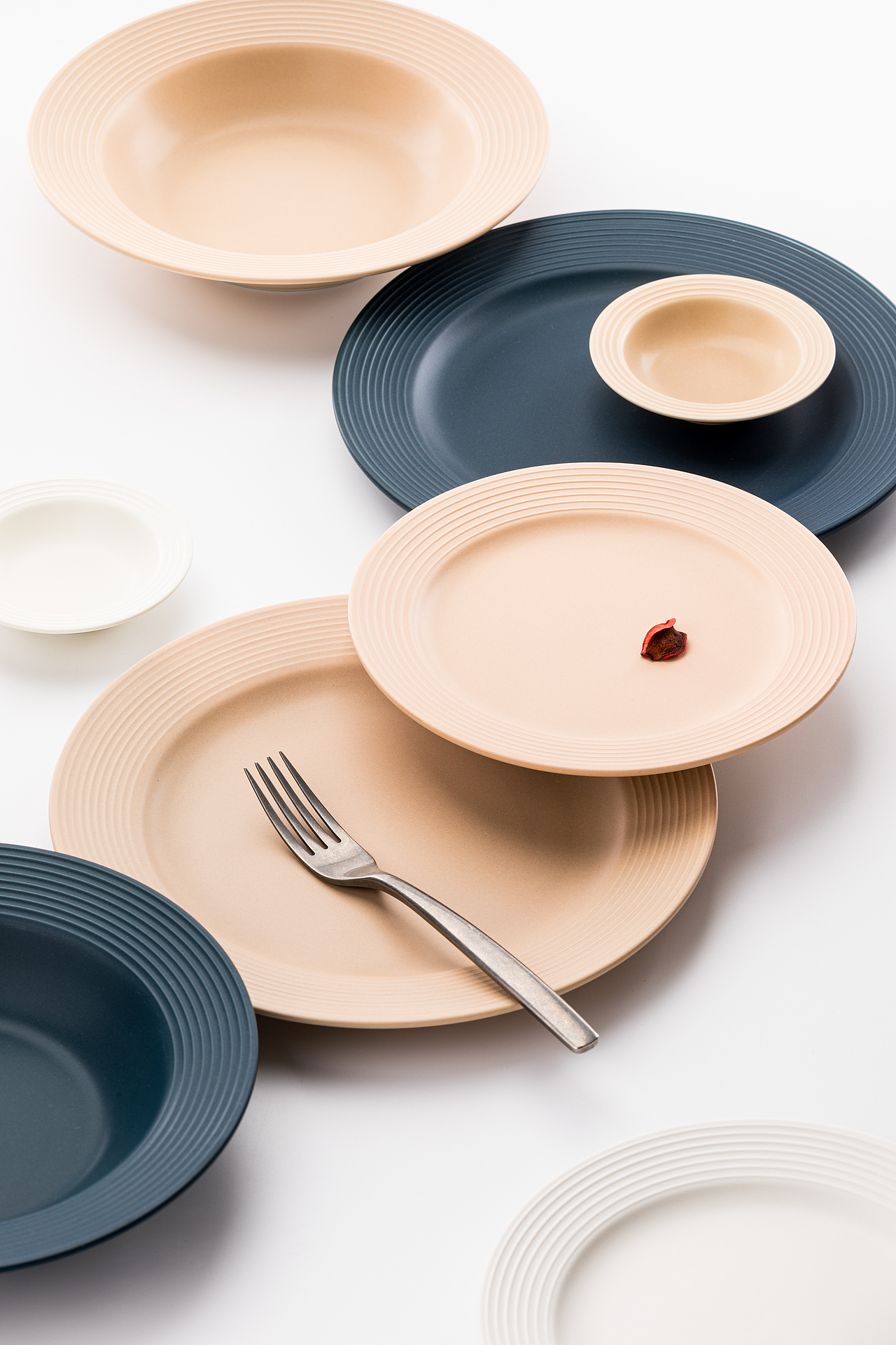 《艺术家脾气》| 餐具套装 | 盘子 | 碟 | 碗 | 味碟（图ZMjk2MDIyOTU2） - 产品摄影 - 站酷设计师一毛拍美器原创素材 - 站酷ZCOOL